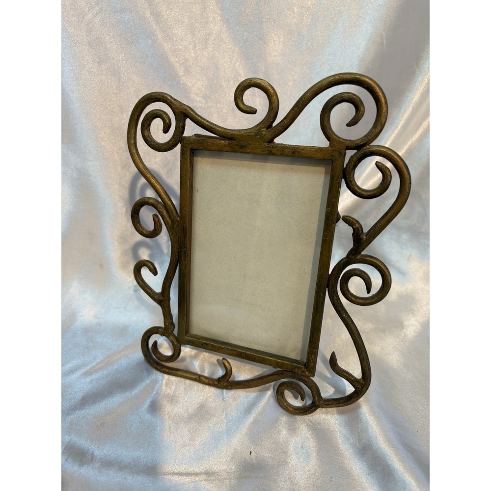 Unique VTG Spiral Cut Out Finish Metal Picture Frame • Fits 3.5"x5" Photo